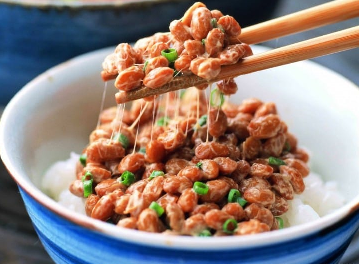 It is believed that Japanese people have good skin and look younger than their actual age because of the food that they eat. Traditional Japanese foods include some of the best things to make your gut health the best it can be so that their skin can look amazing